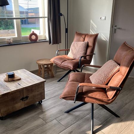 Bungalow Op Bedrijf Met Melkkoeien 더콕스도르프 외부 사진